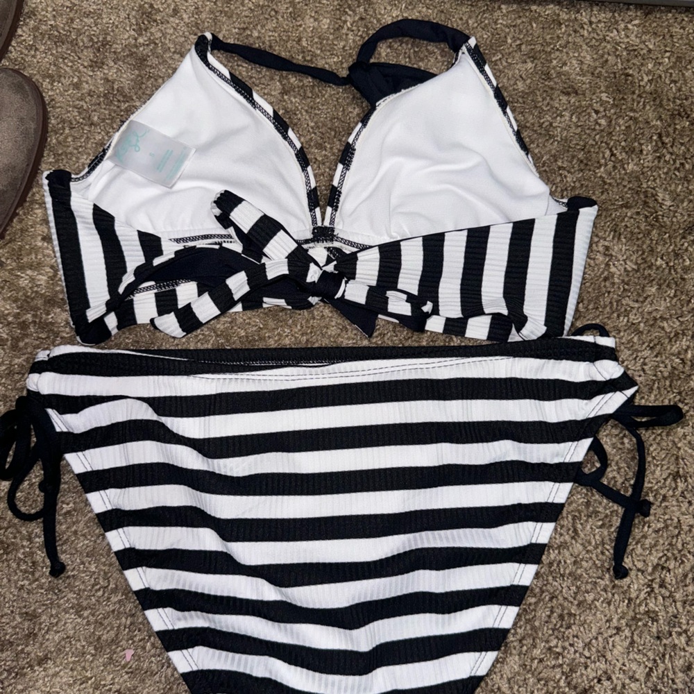 Kona Sol black and white bikini set - Picture 5 of 6